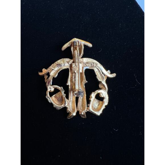 Vintage Asian Themed Brooch, Man Carrying Water Market Buckets Distressed Paint - Picture 6 of 9